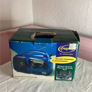 New Freeplay Self Powered Am/Fm Radio Solar Power Camper Wind Up Crank Solar Mat